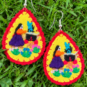 Aretes bordados – Diferentes historias